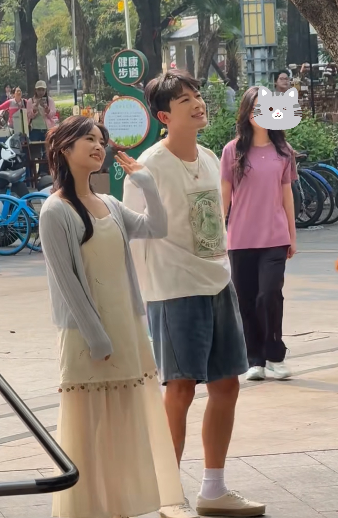 当时街坊邻居给你介绍那么多帅哥你都装傻 这下好了 人善变人妻 