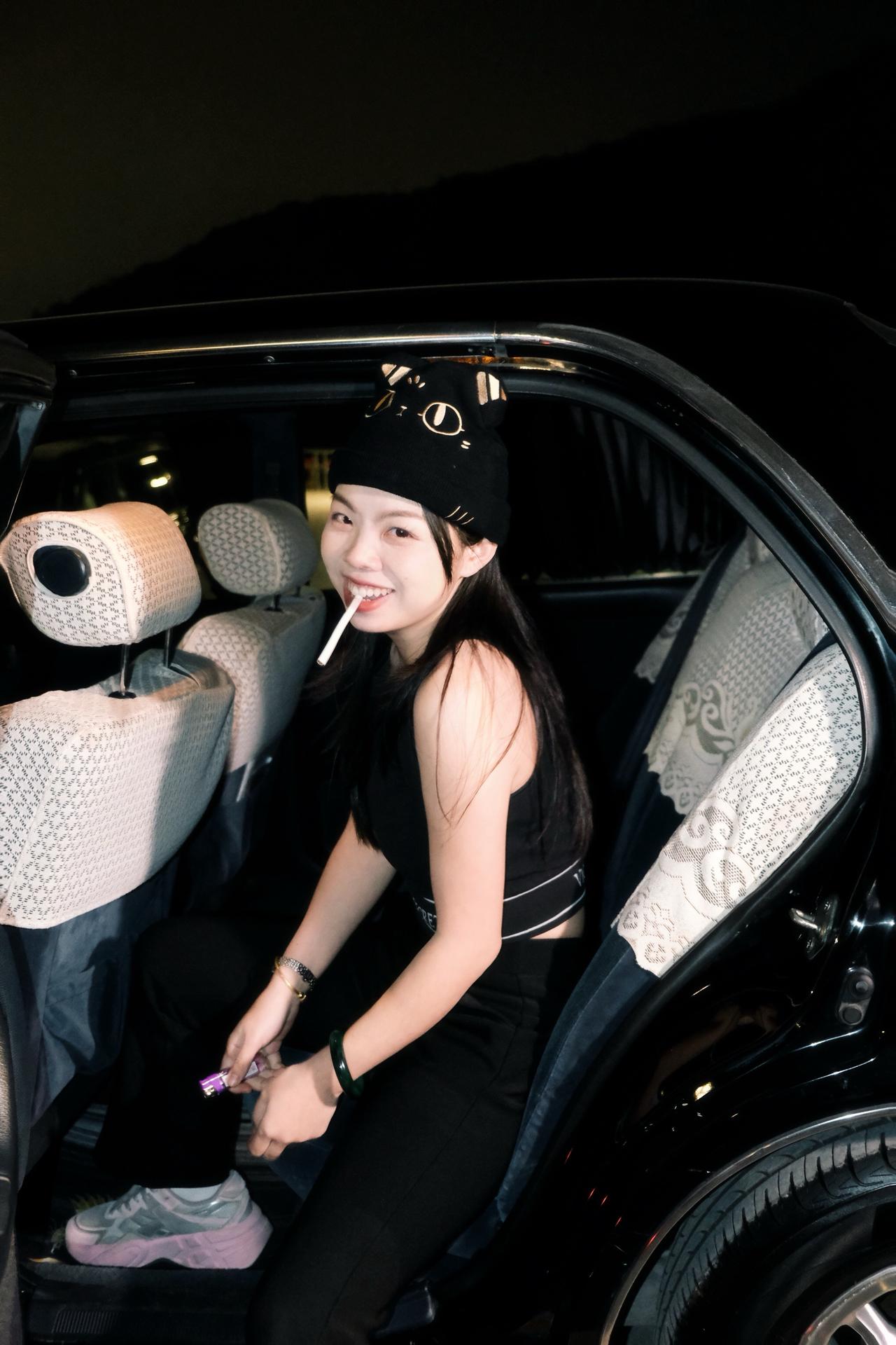 “究竟有什么东西 是不会过期的呢”！摄影 美女车模 经典情怀老车 重庆森林台词