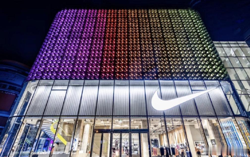 【Nike已终止滔搏线上销售授权】近日，滔搏公告称，收到耐克正式通知，集团目前在