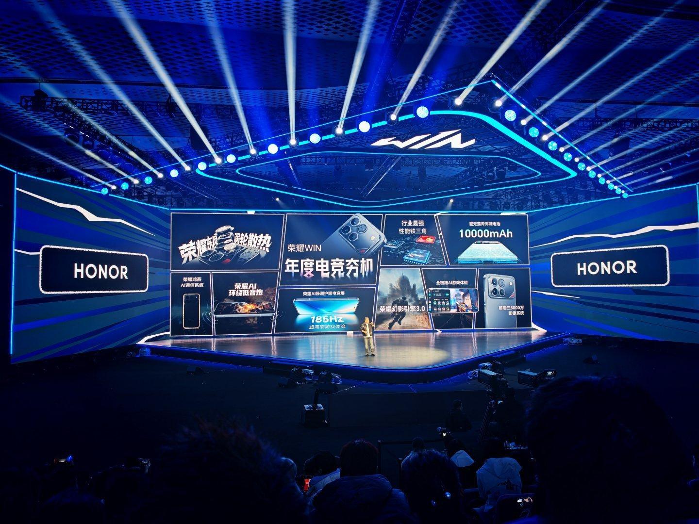 荣耀WIN不愧是年度最强夯机，这么多全系搭载真的把电竞体验拉满了。对了，还可以加