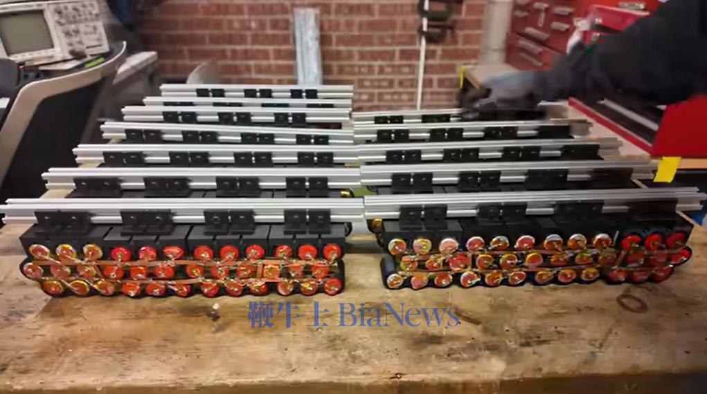 绝了！博主用500个电子烟造了一辆车，支持USB-C充电