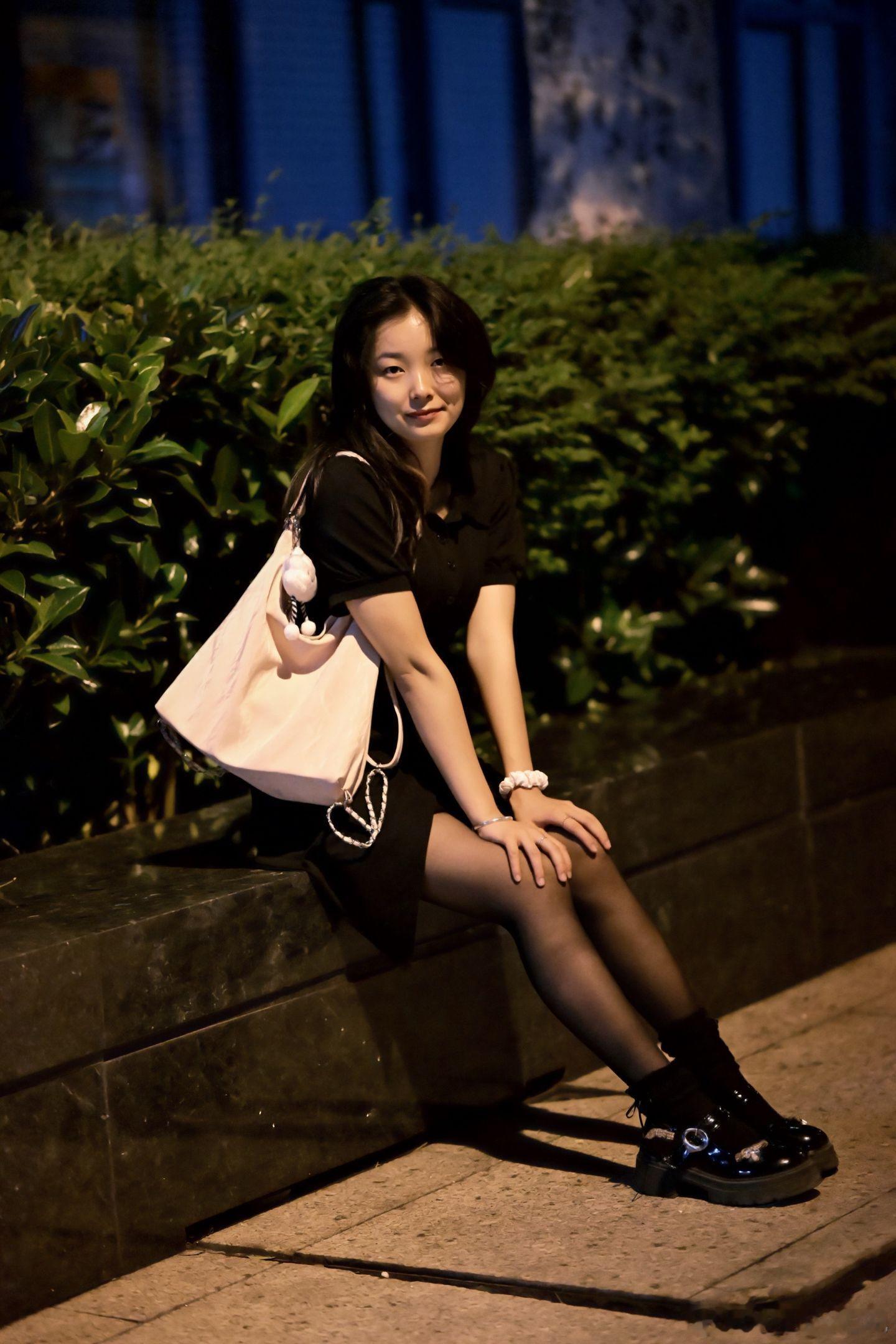 轻熟女神范儿 一个人的夜晚美女