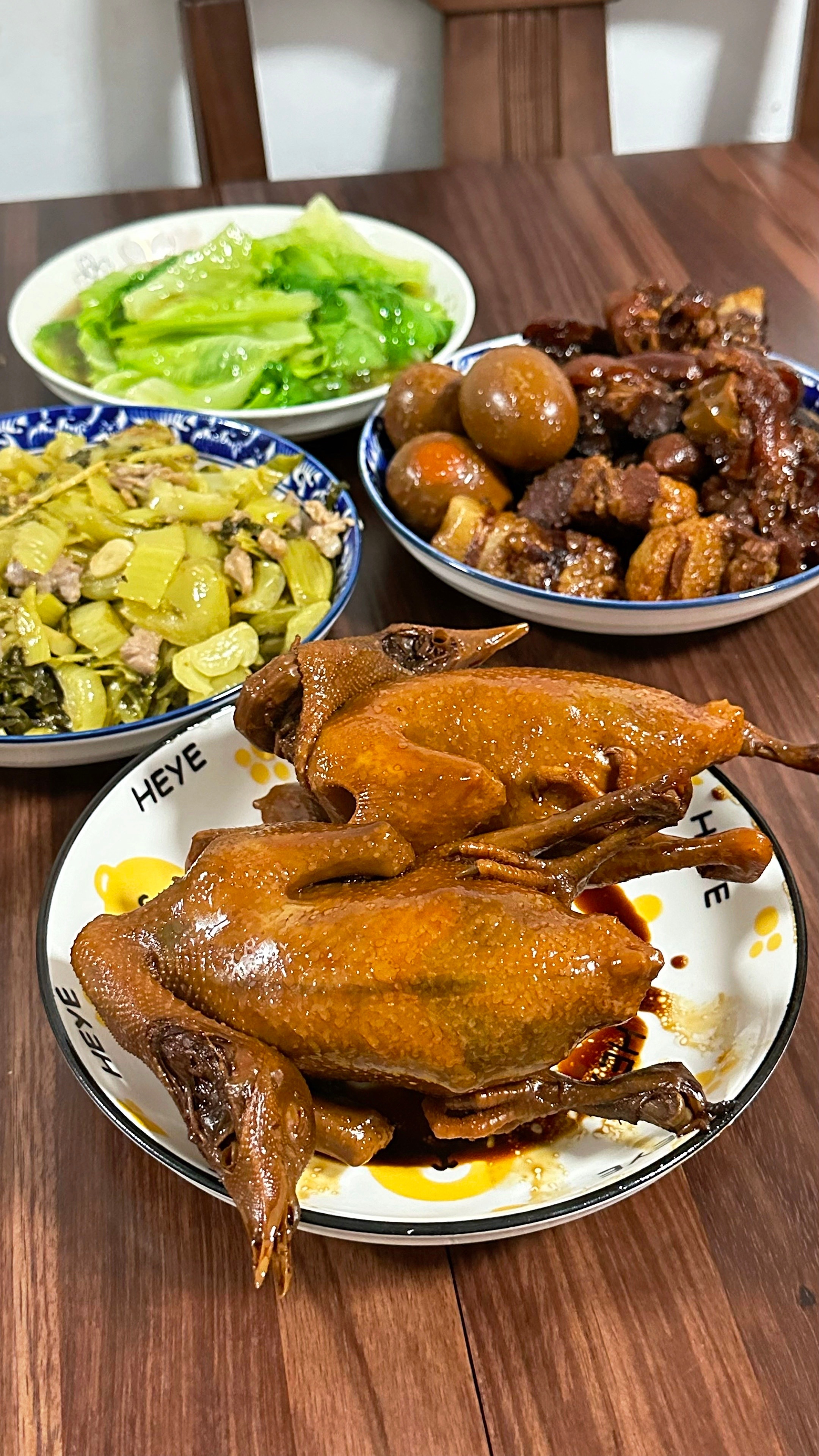 爱有很多种 愿意买菜做饭 懂得生活 愿意付出也是其中一种。你可真棒啊