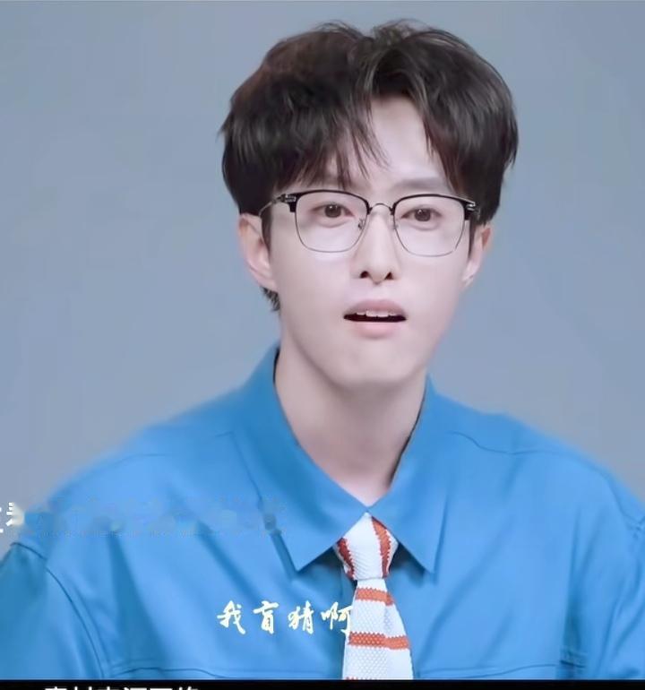 你们说这小子是从哪儿冒出来的？你要是想靠作秀出名你去学艺术，去学唱跳，学什么都行