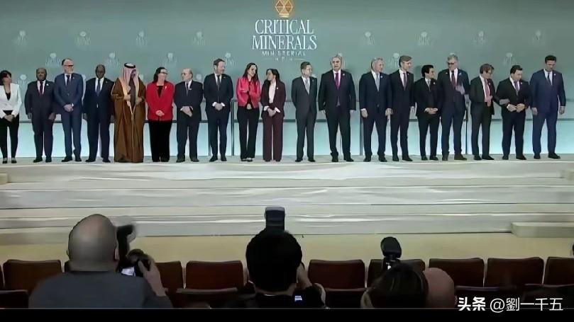 因为没有，所以才想拥有。
矿产供应链，其实就是稀土矿供应链。而中国拥有此类矿产资