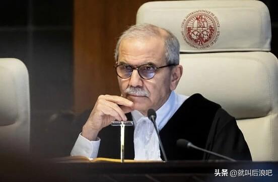 黎巴嫩总理纳瓦夫·萨拉姆表示，在全国范围内禁止真主党进行任何军事活动，并责令其交