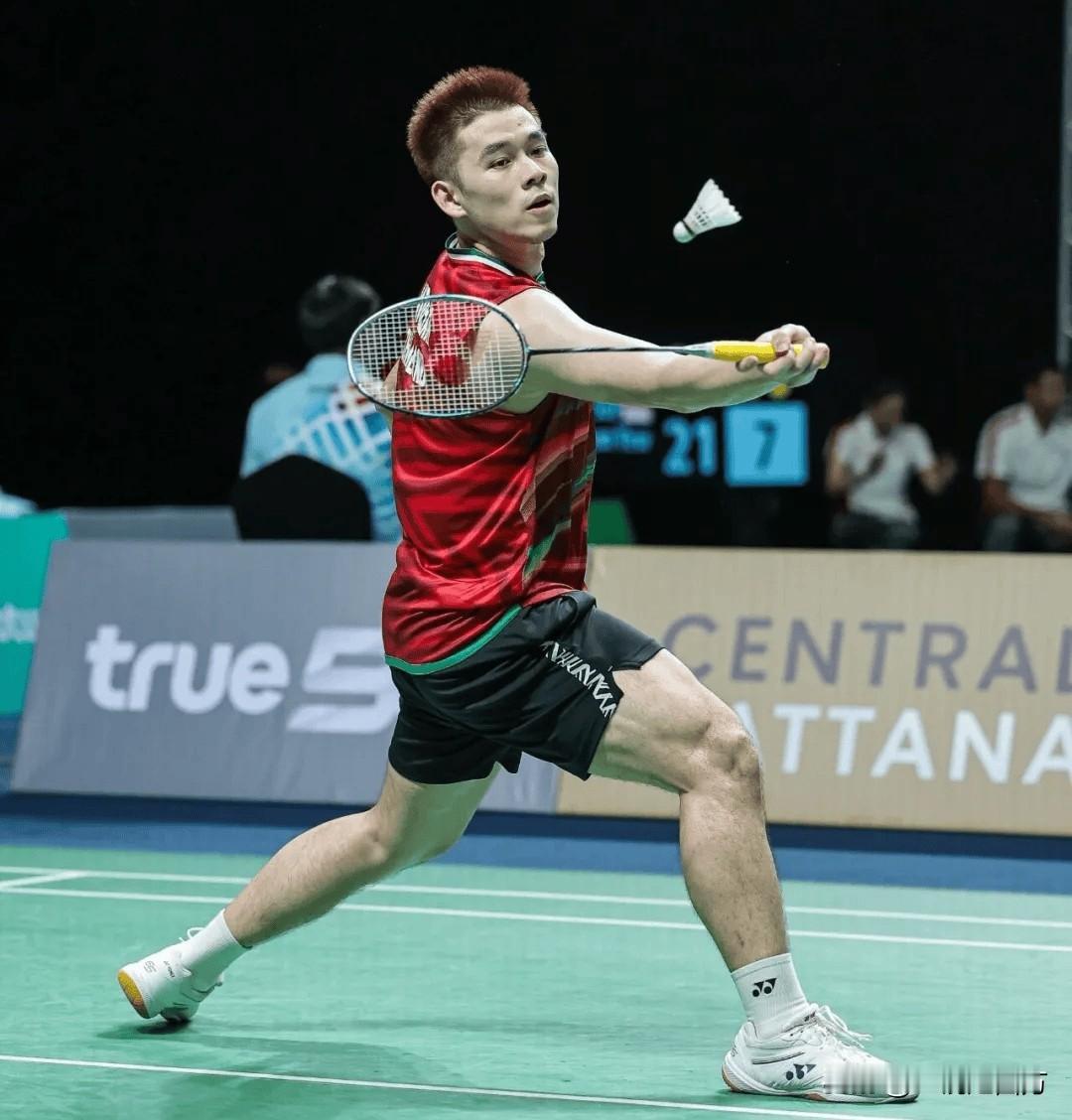 刚刚在泰国结束的东南亚运动会羽毛球赛，昆拉武特以拔智齿需要恢复为由，退出了单项赛