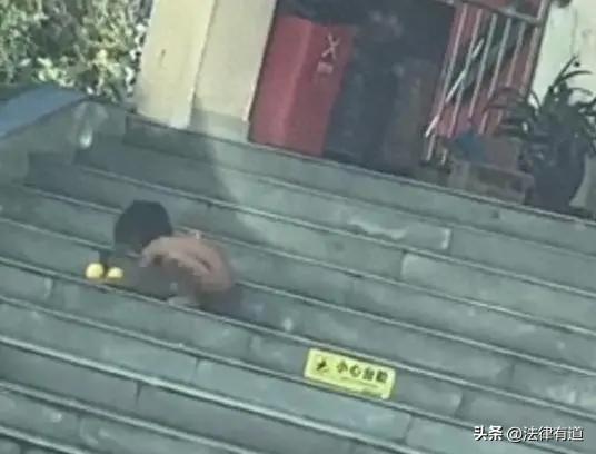 云南“赤裸小孩”事件调查出炉，自然教育不可逾越法律底线

“野人小孩”事件始于1