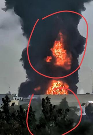 迪拜完了，机场被炸成这样，40 年的建设 14 天结束。
 
麻烦看官老爷们右上