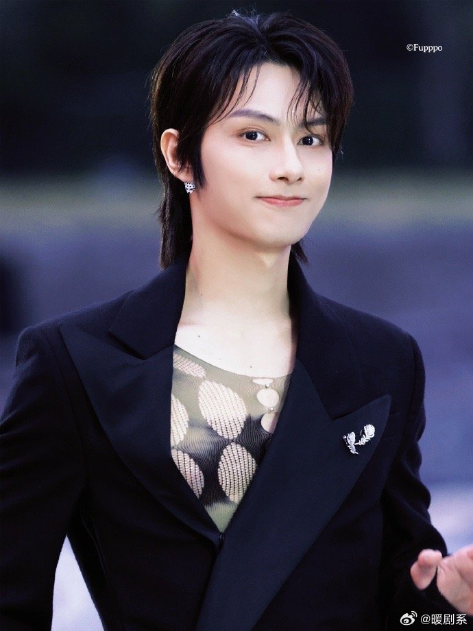 文俊辉成龙比武成龙说未来接班人是文俊辉 从小拿武术奖到被成龙点名，文俊辉用实力证