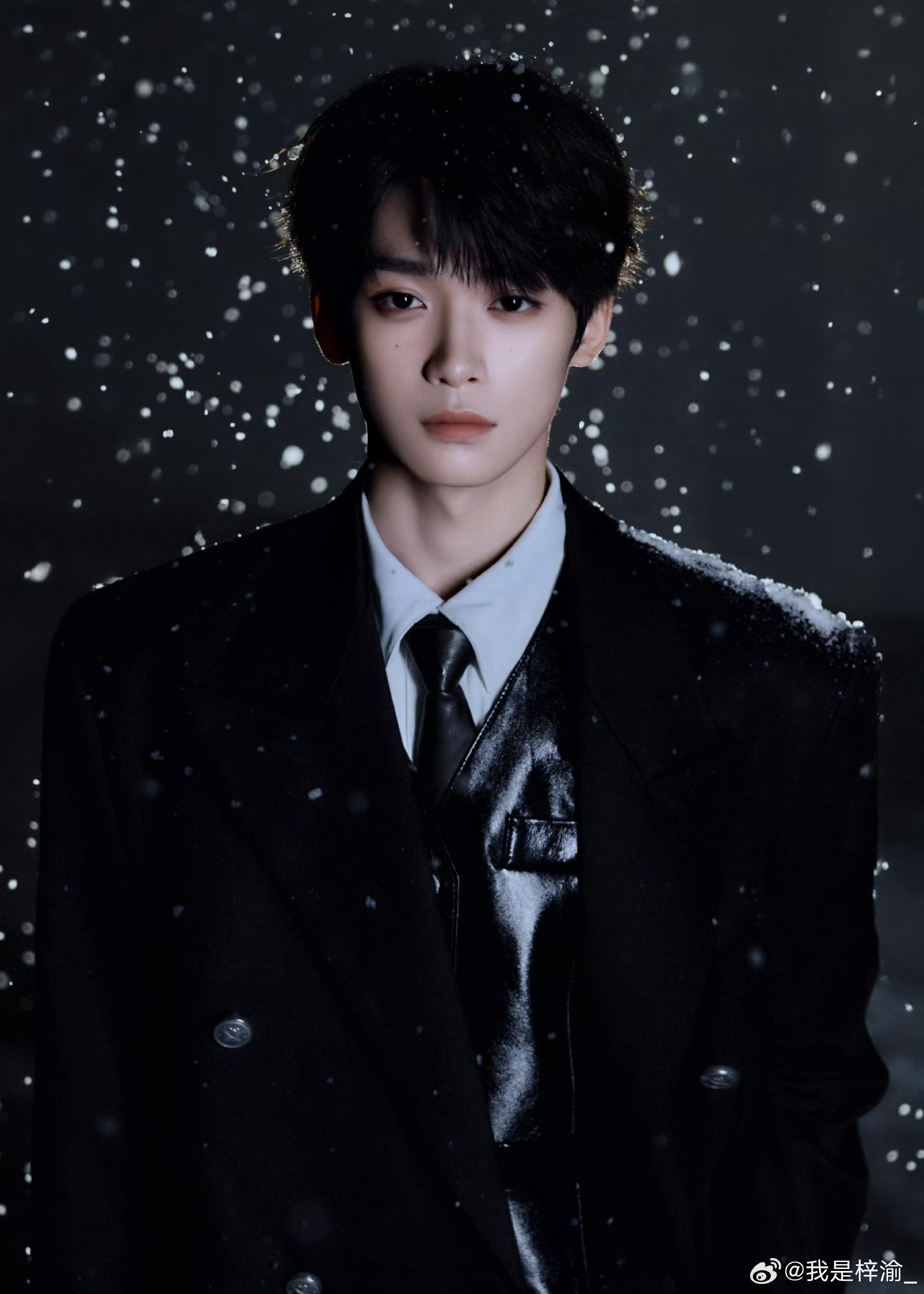 梓渝 zy梓渝未来可期 “你不应该留念窗外风景，应该去看 去走向更大的舞台 那才