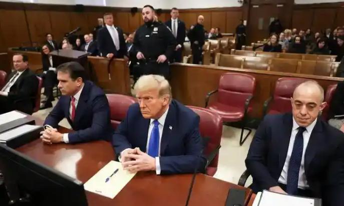 访华行程刚宣布，美国就密集出招，3月至4月初的四记重拳，揭开特朗普政府"边谈边压