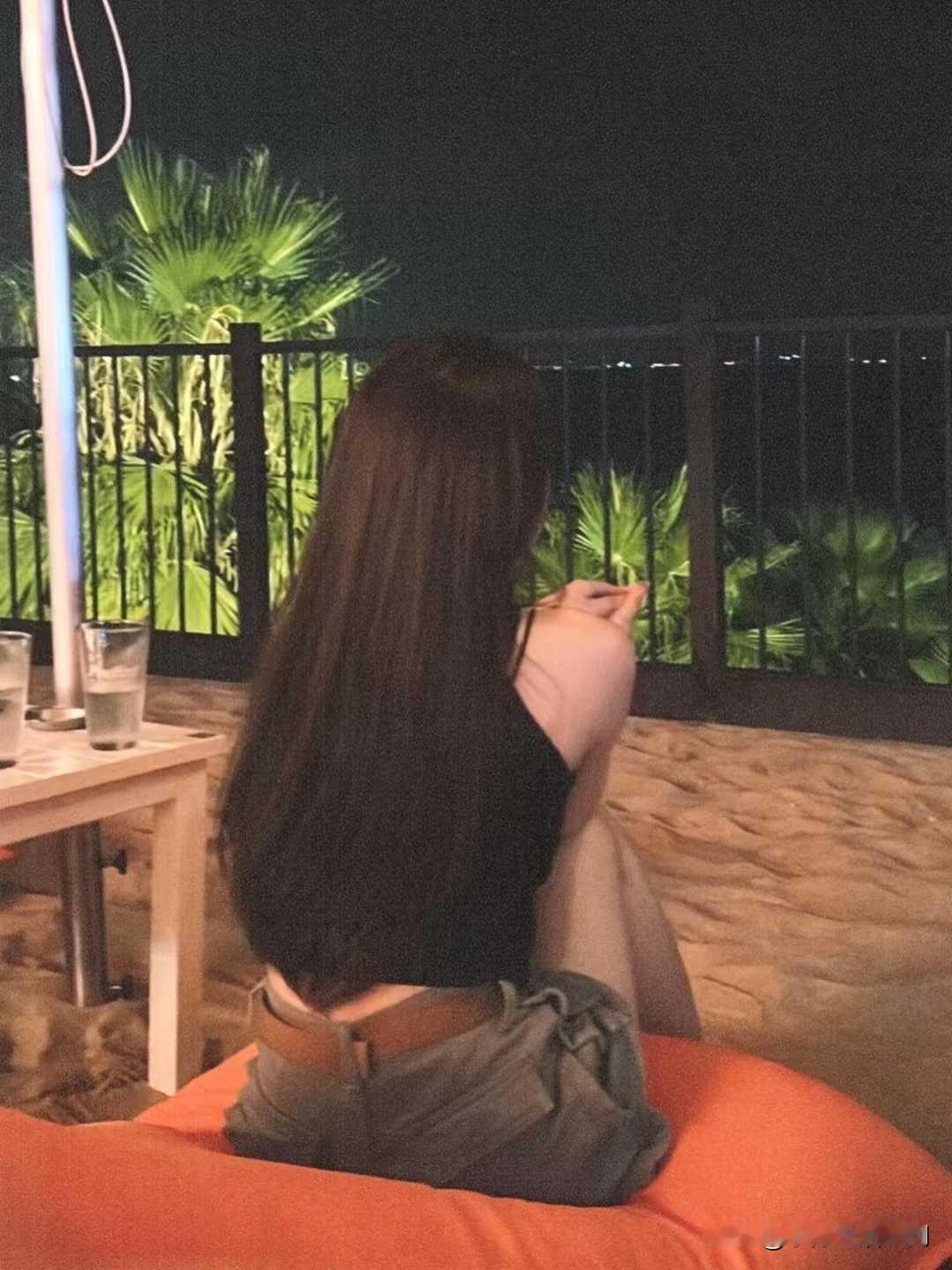 一年过得好快，今浅秋、薄念。
有些人来了又离去了，有些人近了又远离了。
是喜是忧