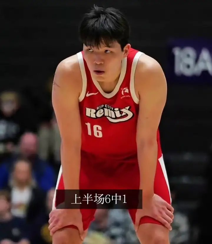 波特兰开拓者 杨瀚森今天玩的就是心跳——上半场6中1，手感冰凉。下半场，状态回暖