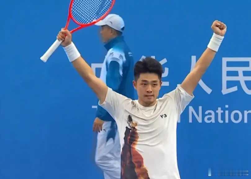全运会：吴易昺2-1首盘6-0夺男单金牌 商竣程怒摔球拍获银牌北京时间11月20