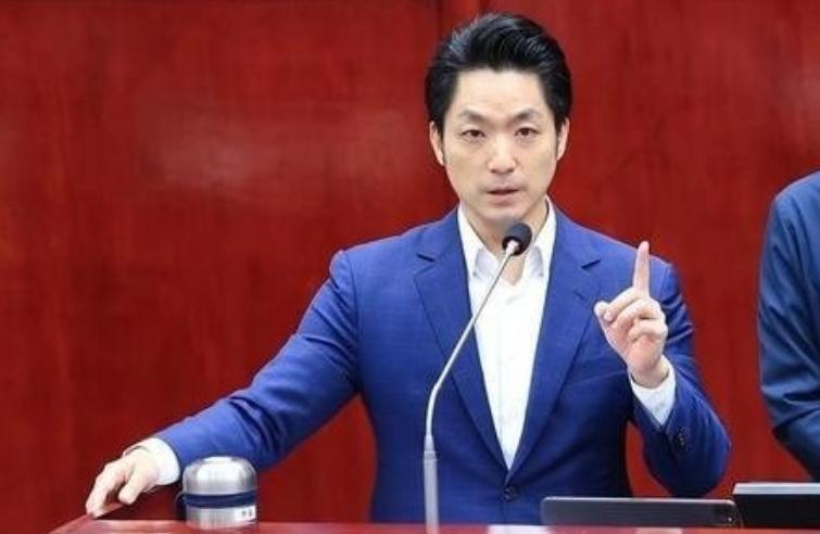 台北市长蒋万安他曾表示，如果大陆军机继续在台海绕飞演习，他就要停掉创办了十五年的
