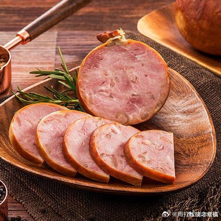 地理冷知识黑龙江美食 哈尔滨松仁小肚:松仁小肚，是猪膀胱灌肉，加松子仁，煮熟，熏
