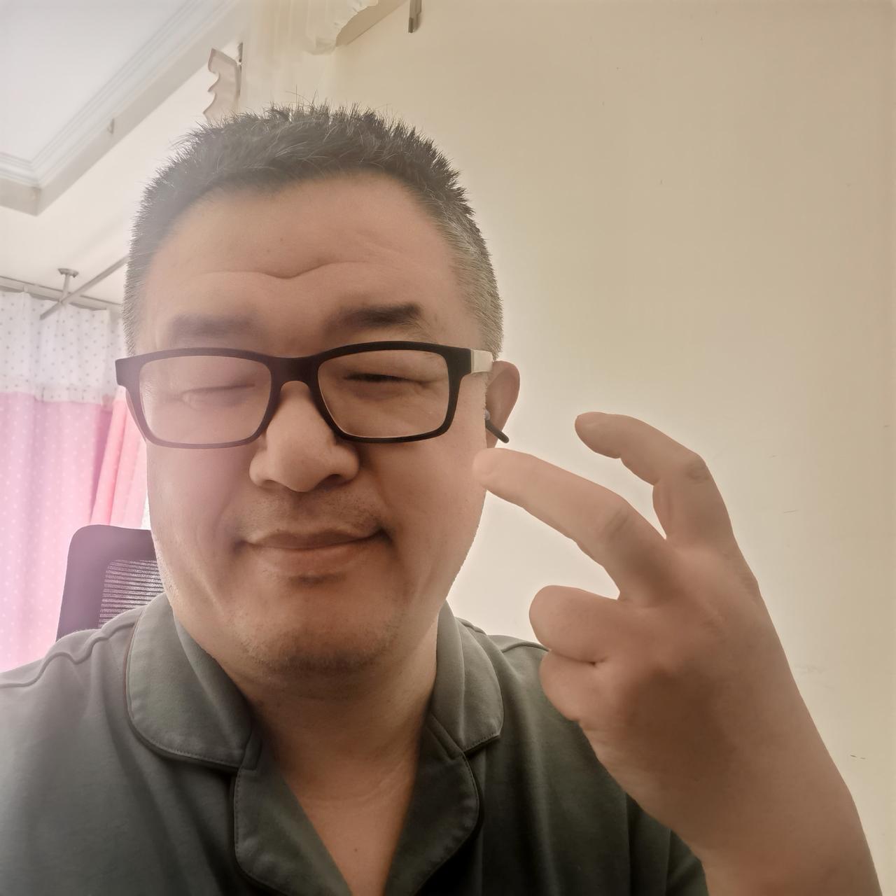 一键生成文案
一键生成视频
一键生成图片，宣传海报，PPT

感觉Coze单个B