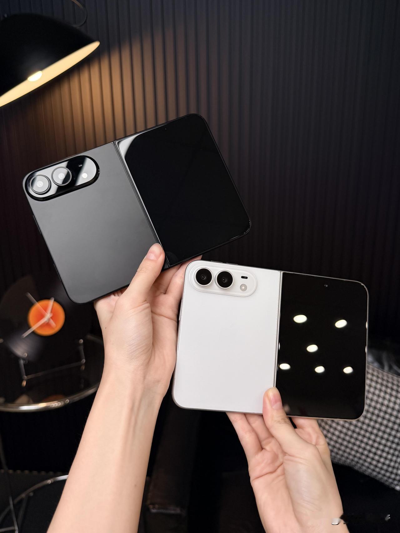 苹果首款折叠屏iPhone Duo已于2026年9月发布，国行15999元起，顶