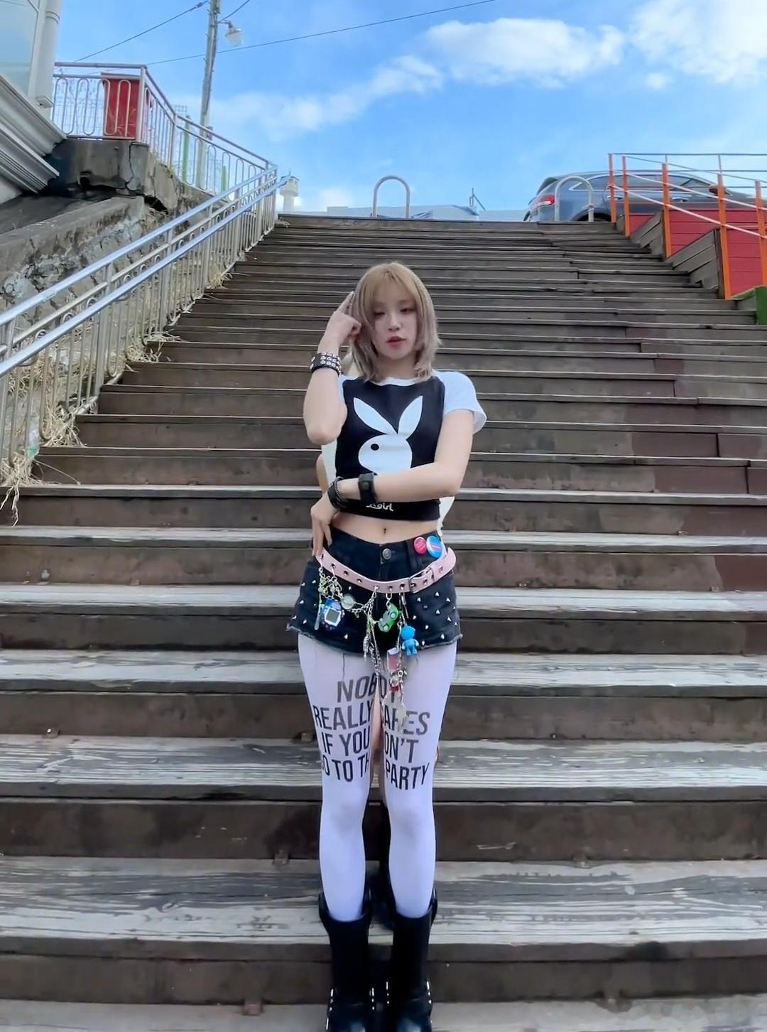 宋雨琦这裤子一言难尽，是借的吉赛尔的吗？ ​​​