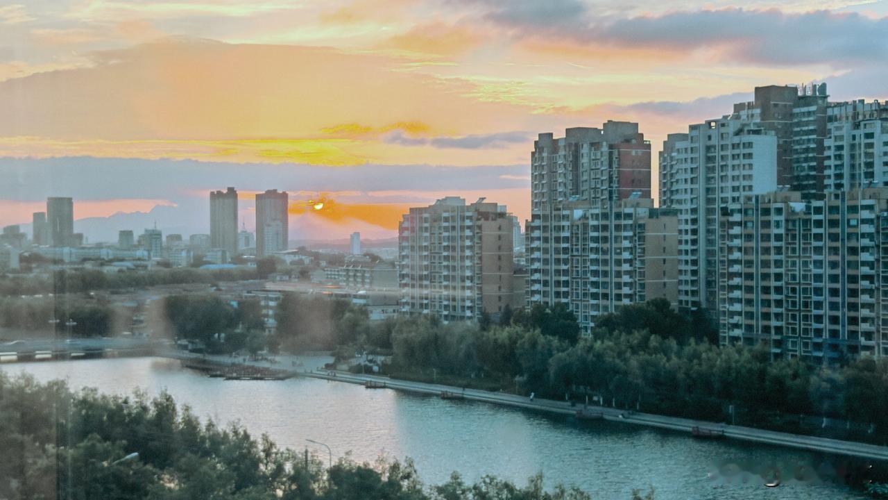 晒图笔记大赛小城晚霞（威海市文登区抱龙河及河景房）