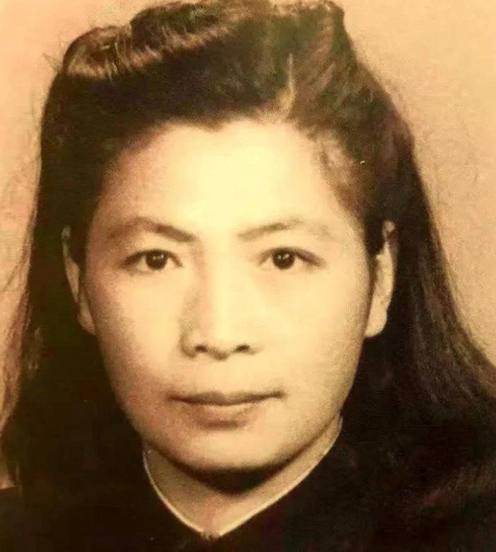 1948年，这位特工女王走进西柏坡，她拒绝了一切高位，只提了一个要求，此后三十年
