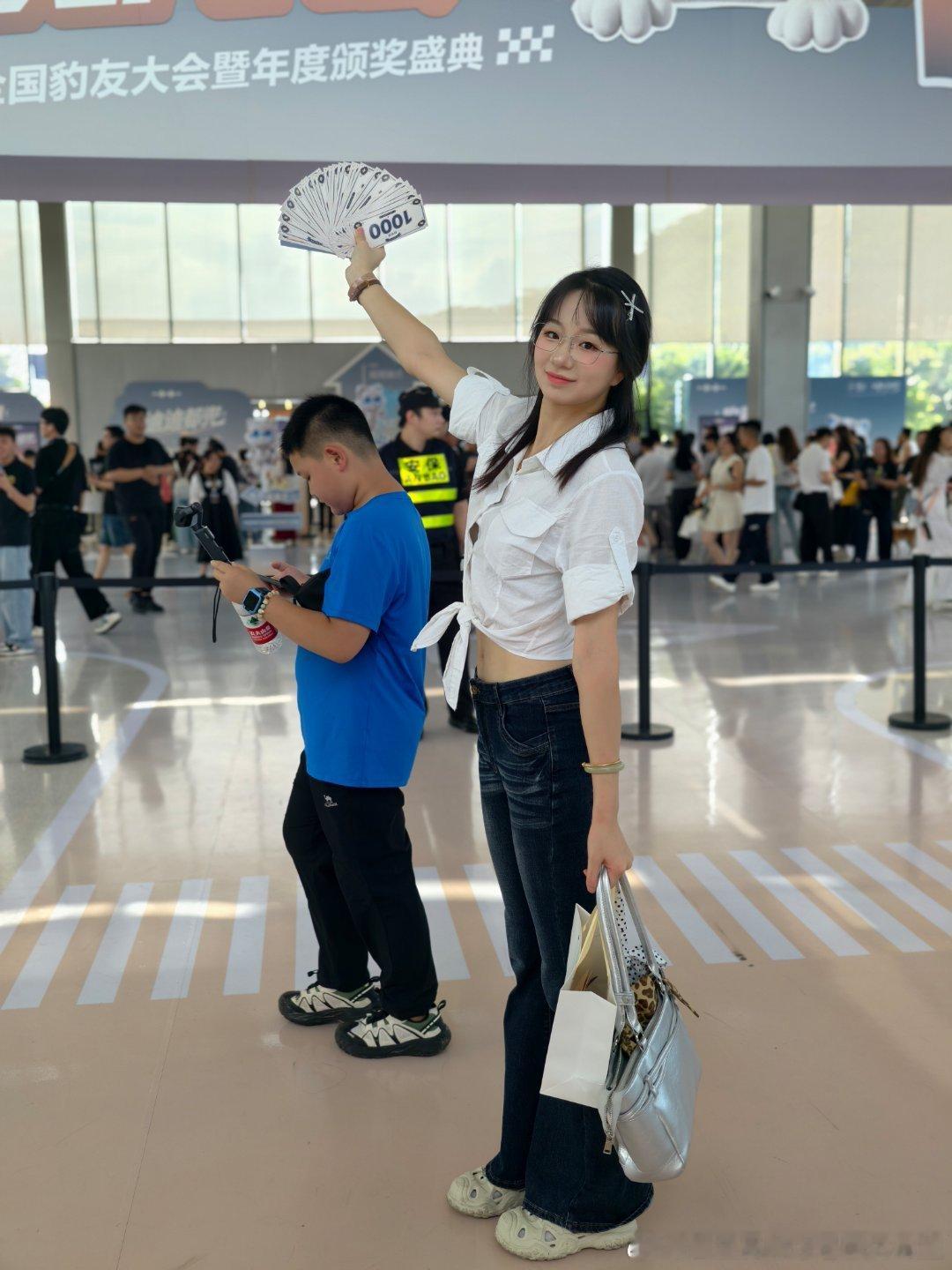 钛空蜀 是人能想出来的名字啊还有豹力吉团 名字很像友商的车友会来参加方程豹三周年