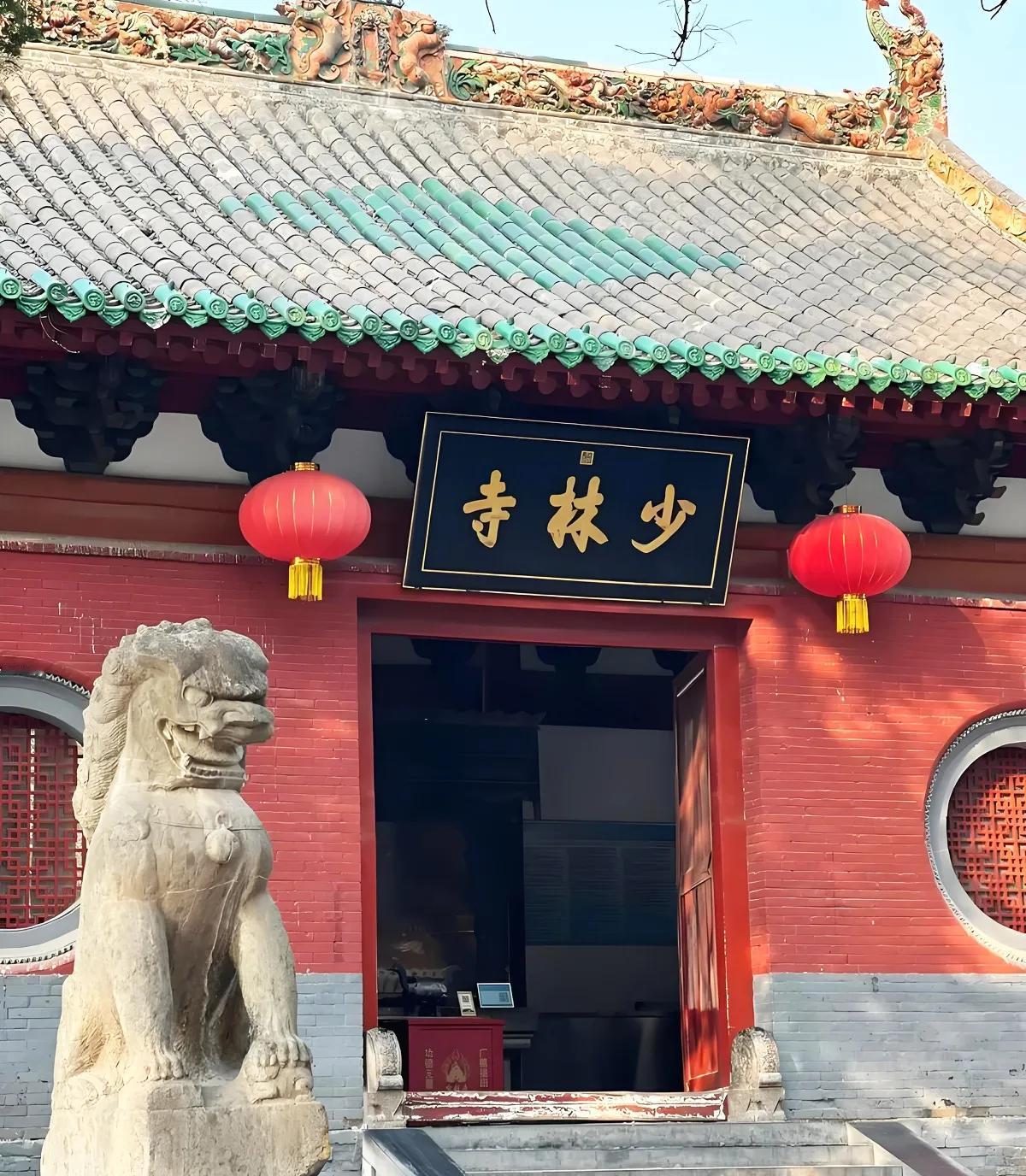 都说寺庙赚钱，

但没成想这么赚钱！

查看释永信的商业帝国，他的名下居然有18