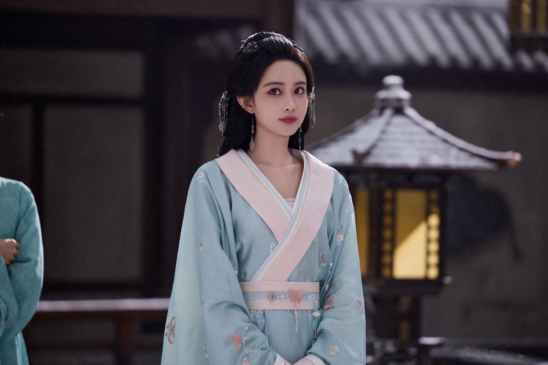 孟子义演出来的娇嗔 孟子义这演技太牛了！在太子面前娇嗔得像个小猫，面对信王却冷得