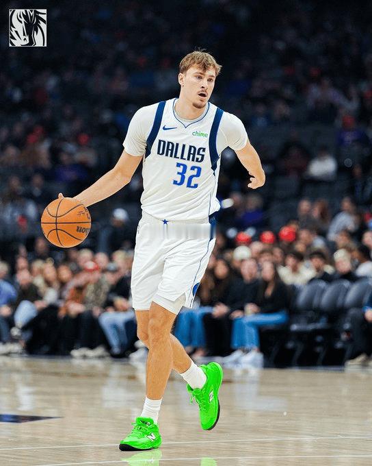 弗拉格就还是不适合打控卫，正常自己打其实打得不错的，没什么问题。一打控卫，自己心