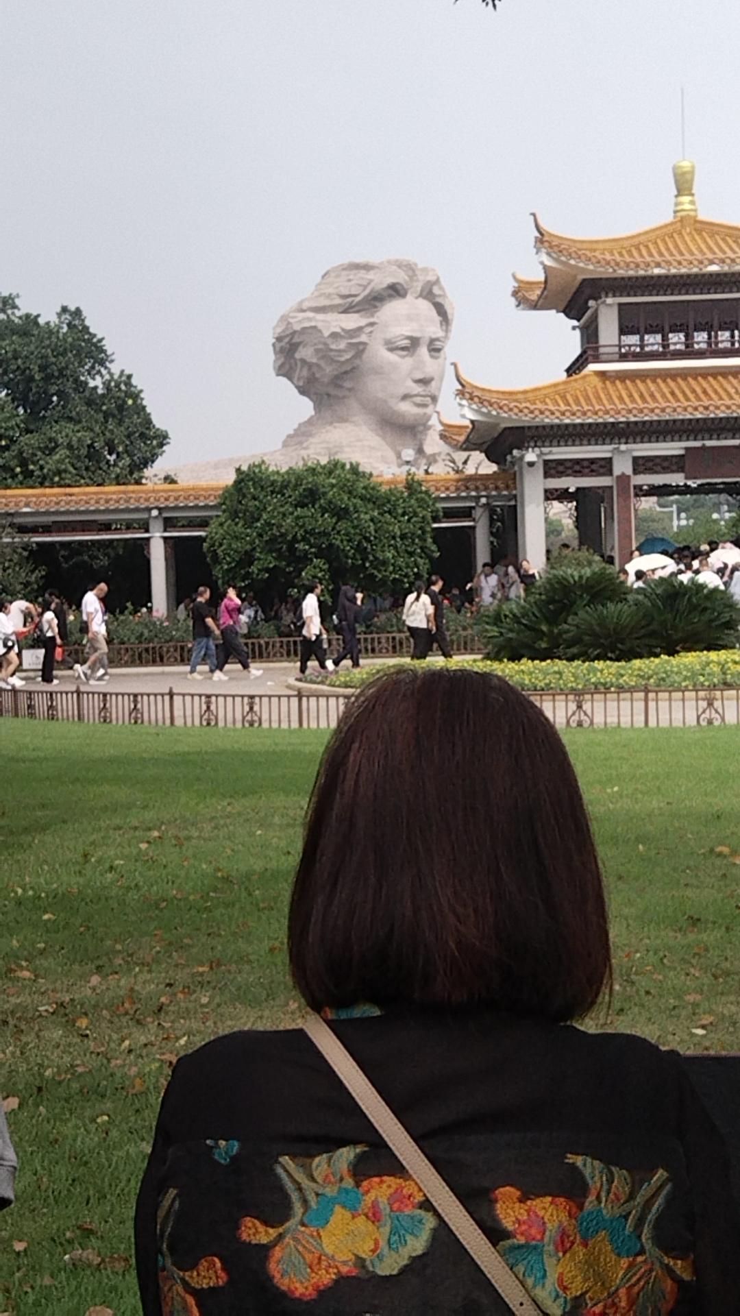 世界伟人家乡毛泽东，世界未来看湖南，中国未来看株洲！
14亿座的高铁看株洲，中国