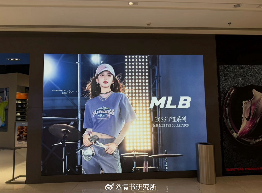 逛街偶遇章若楠 这个拍的好好看 完全女爱豆风来着