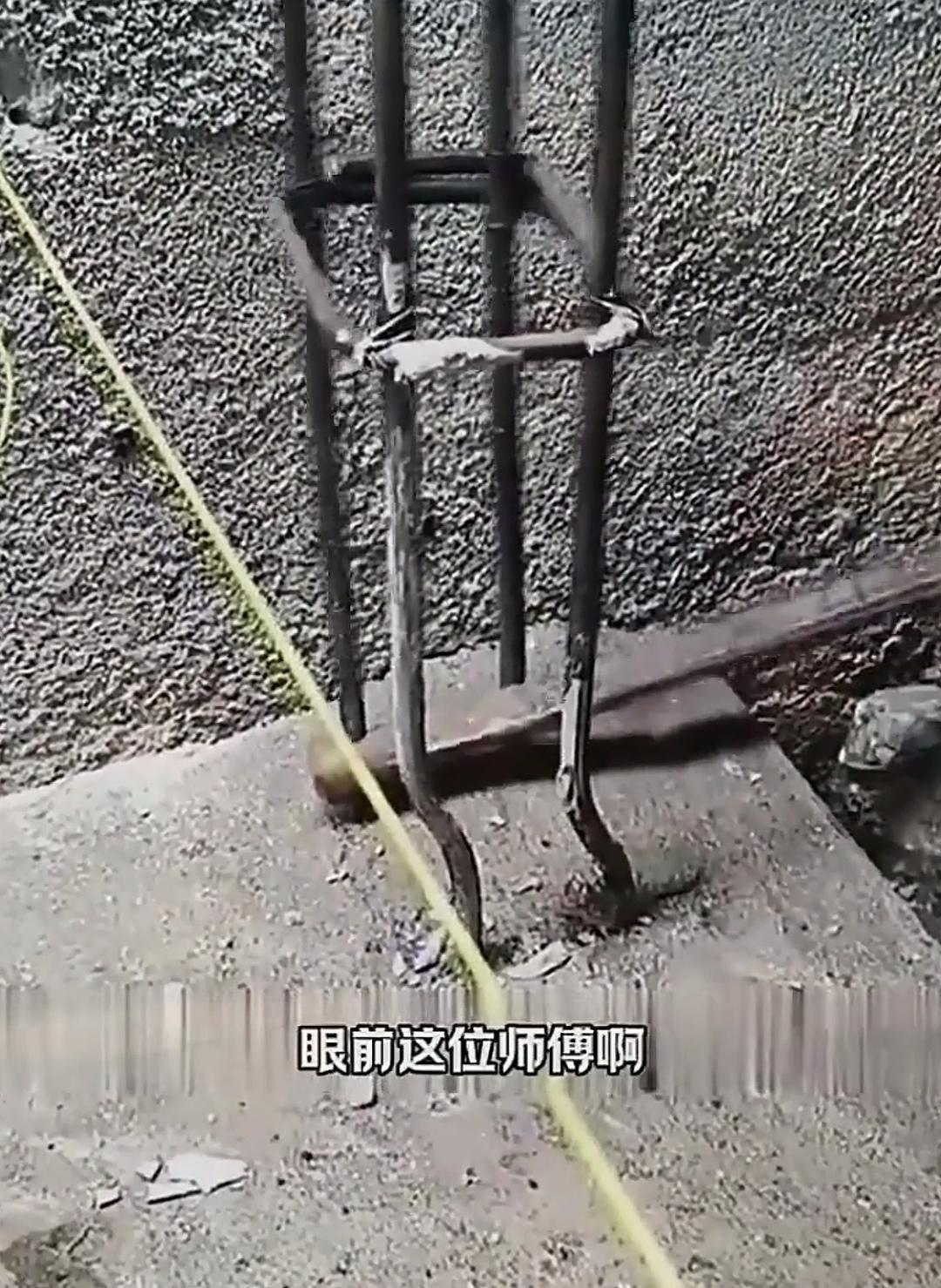 柱筋偏位强行掰直对齐，是否会埋下结构隐患？
楼面中间预留的柱筋出现了偏移，师傅为