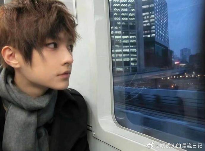 炎亚纶 看似自我介绍实则征婚喜欢他的直球与坦率，不玩套路不搞暧昧，把心意明明白白