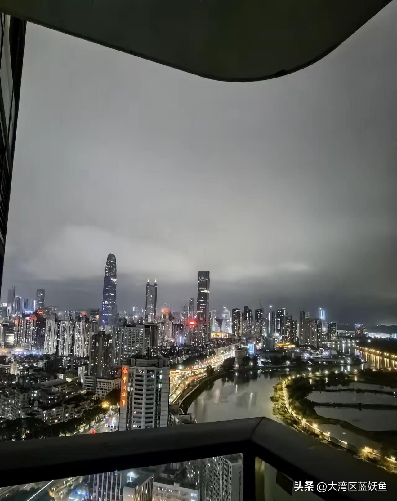 深圳房市新政，房价要涨？
 
最近深圳房市出了个大利好消息，不少关注房产的人都在