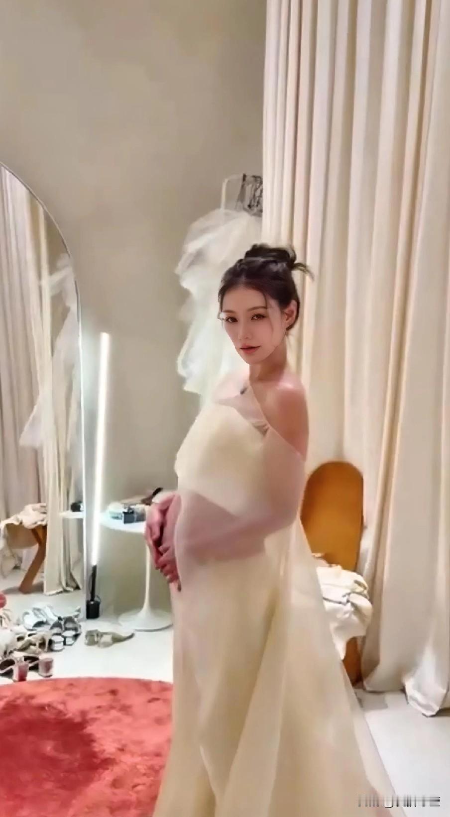 晒图笔记大赛马筱梅高调官宣即将产子，晒宝宝新衣裳疑似是男孩，汪小菲有福了，不管男