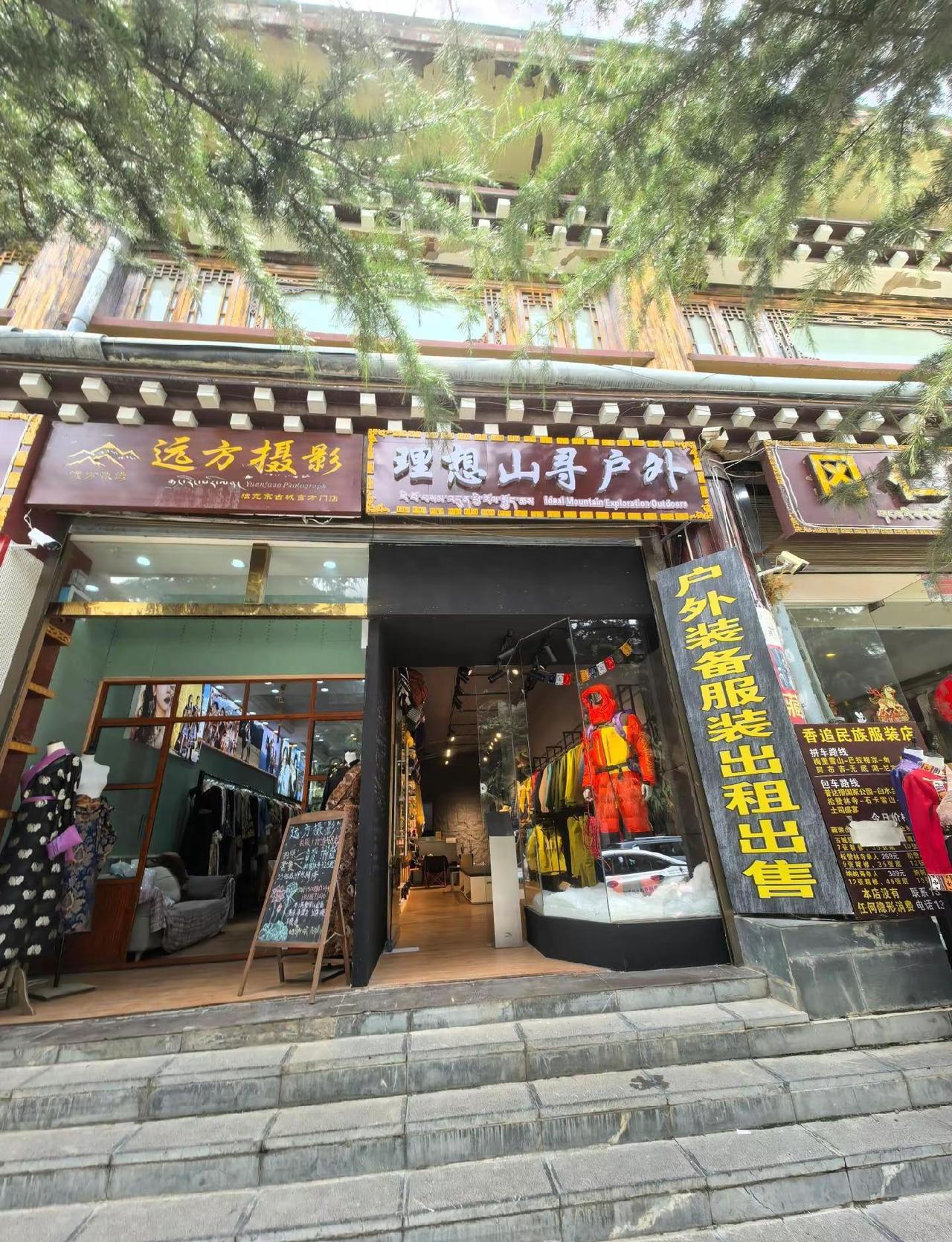 （阿布吉措网红热点）标题：阿布吉措保姆级攻略｜新手也能轻松打卡✅最近阿布吉措太火