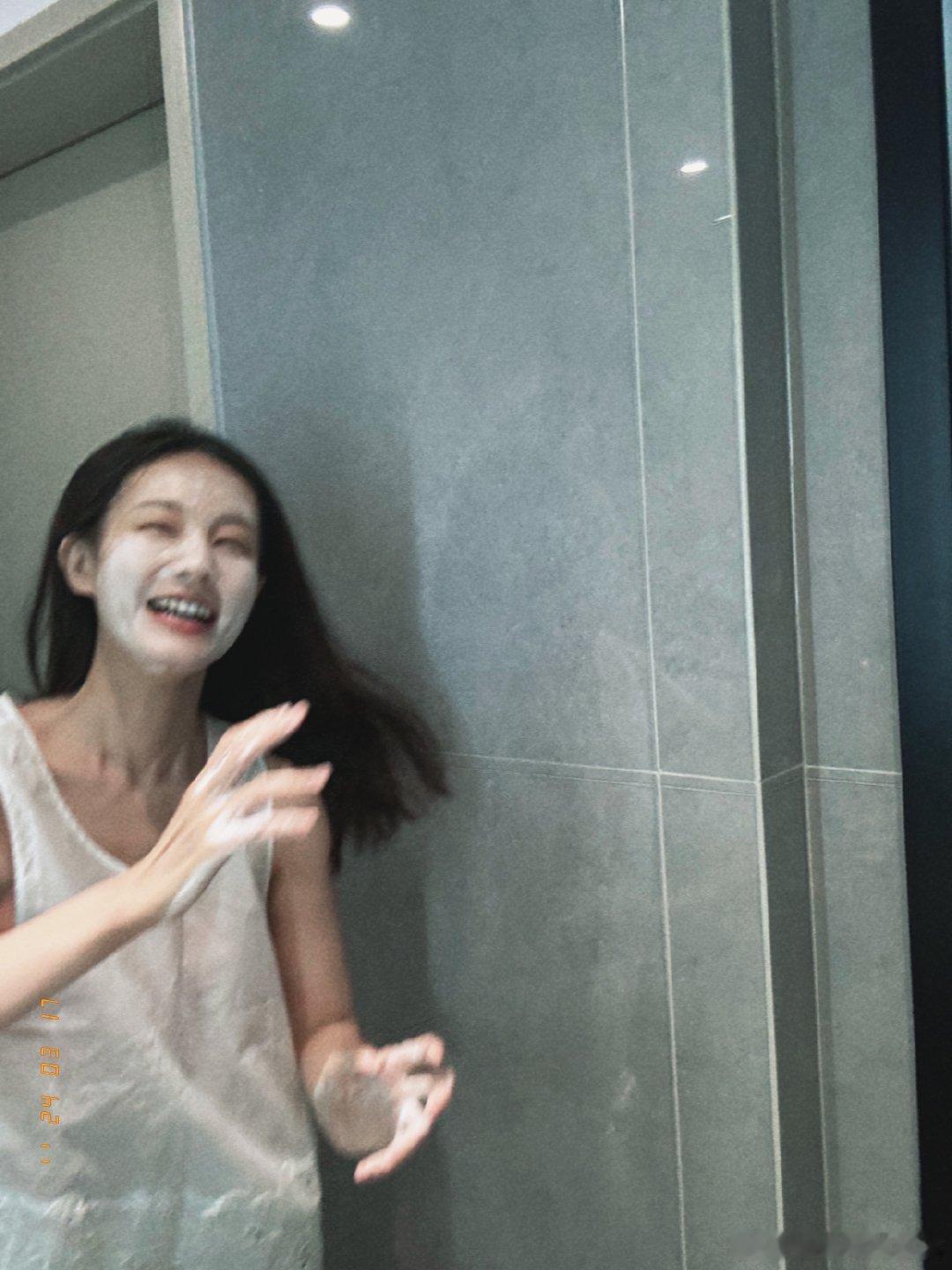 李一桐和周也那里像了？为什么都说两个人一个赛道 ​​​