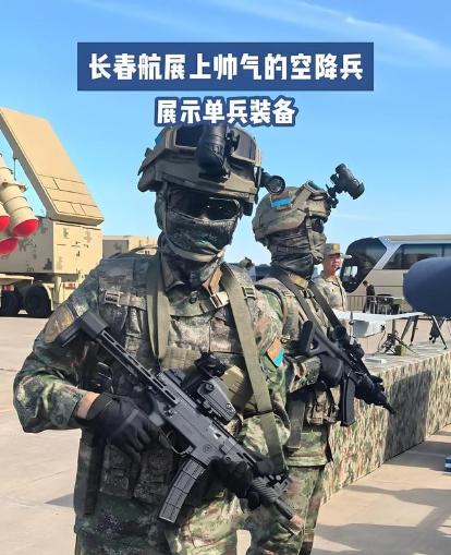 有人说，中国只有一个空降军，是不是少了点？
 
其实，已经不少了，中国的空降兵其