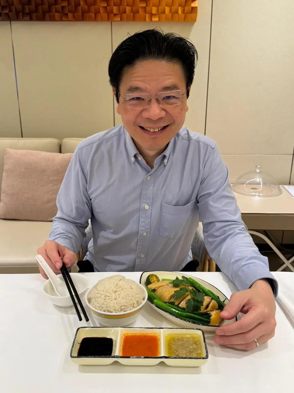 王循财先生来海南出席盛会，顺带品尝地道海南文昌鸡饭，赞不绝口。中国网民大概会说，