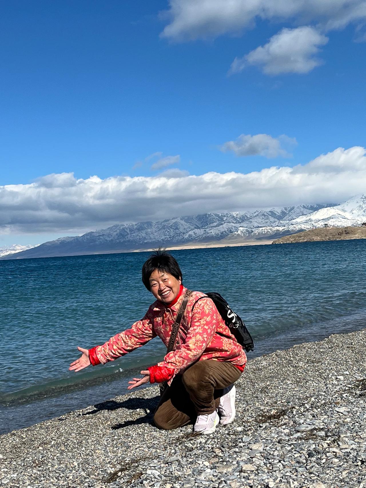 #一张照片说明你去过赛里木湖#这就是我在赛里木湖拍的照片，湖水清澈见底，如一颗璀