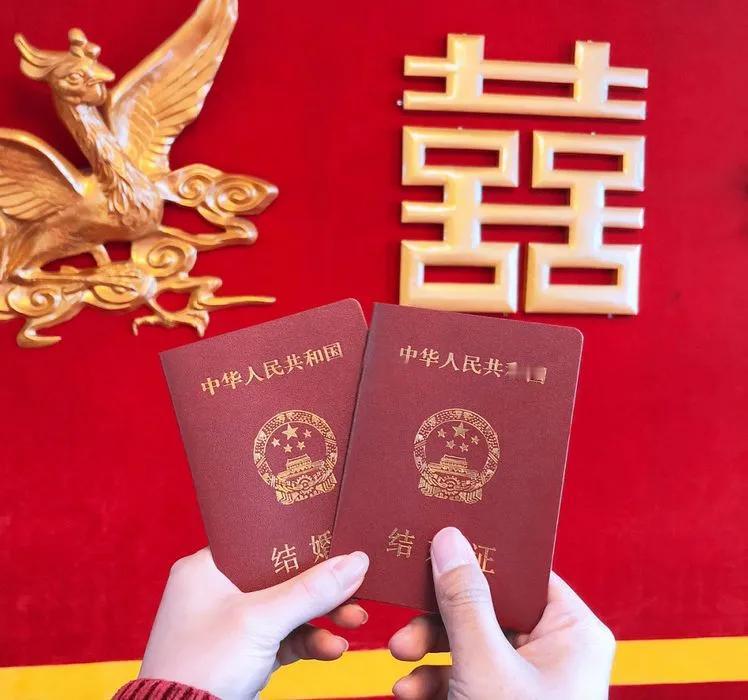 我国的单身率高的可怕，据统计，在适龄青年中有2.4亿的单身人口。截止上半年结婚登