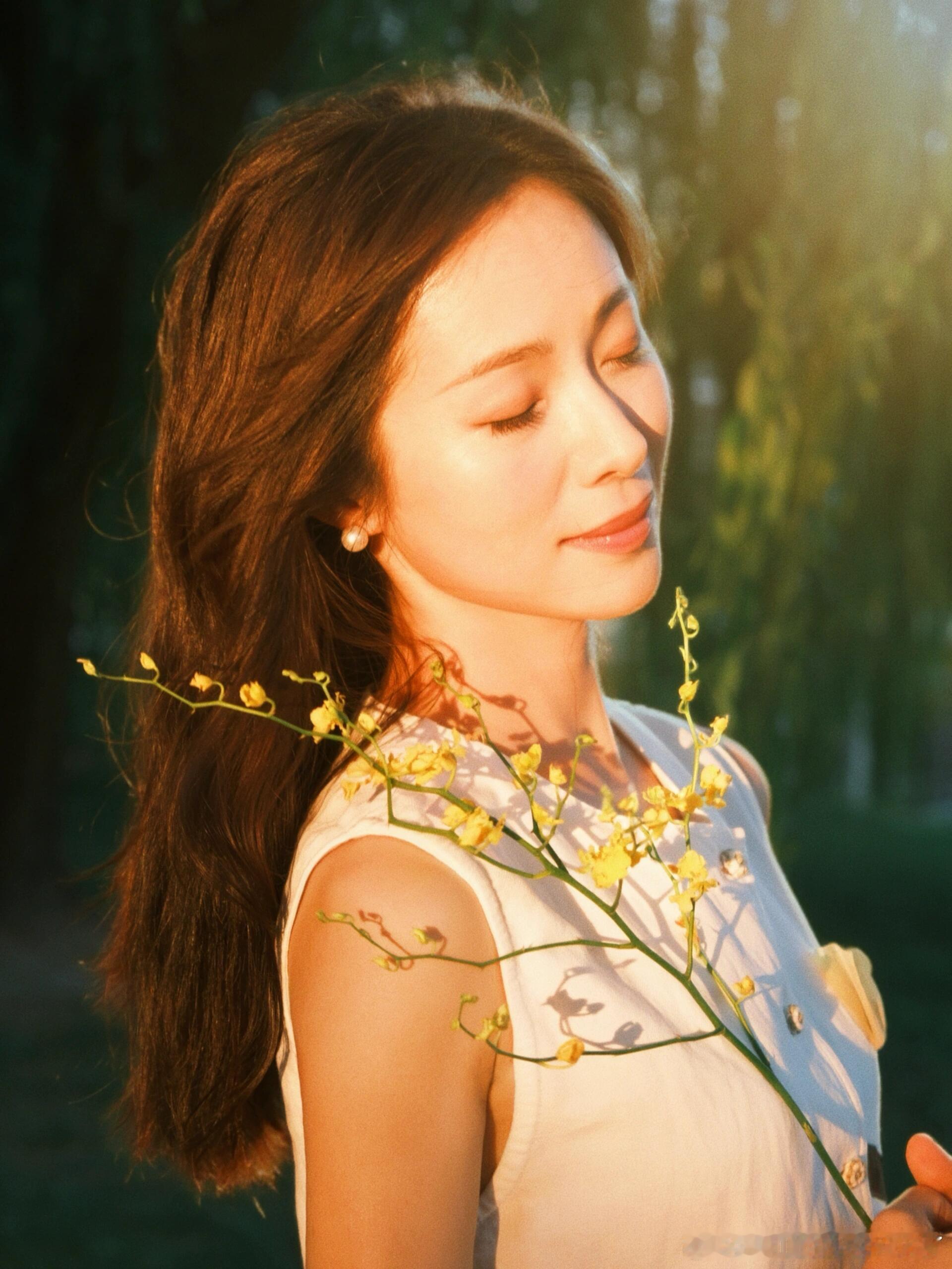 文艺不是高高在上，是用心感受每一寸烟火～～江一燕 ​​​