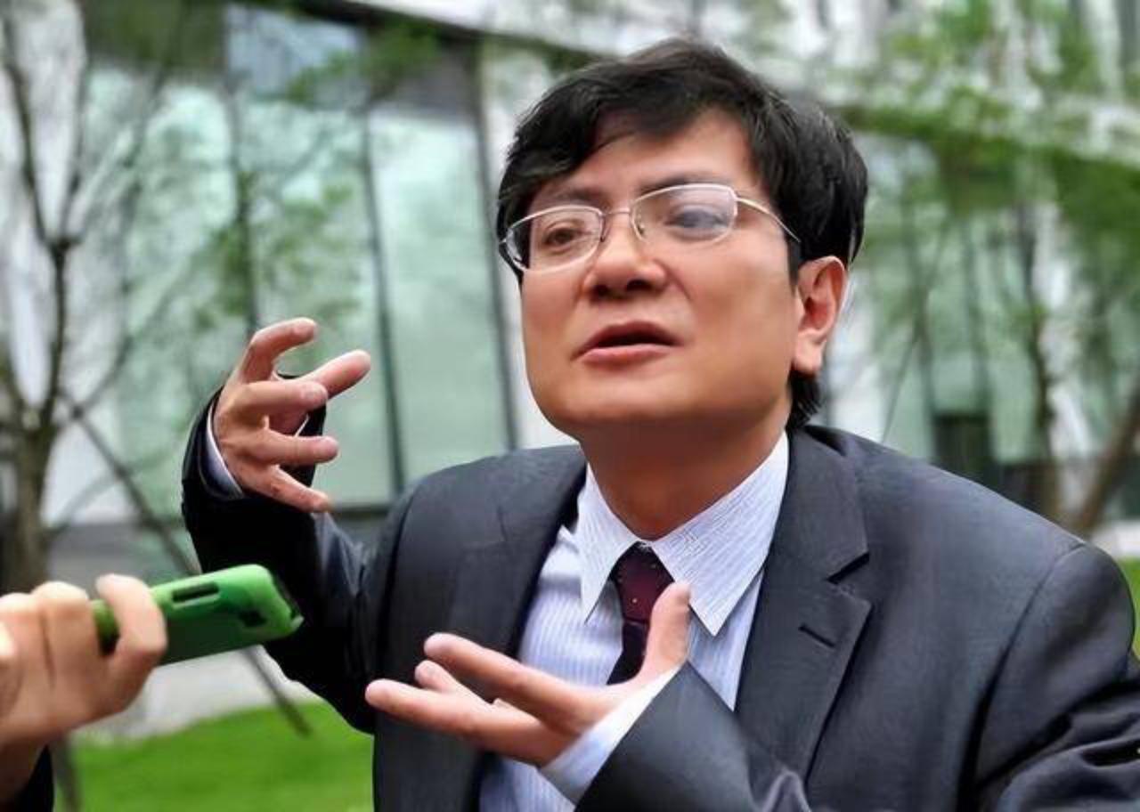 “什么歪风邪气，我都给你治了！”2012年，郑强调任贵州大学校长，强势整顿校风，