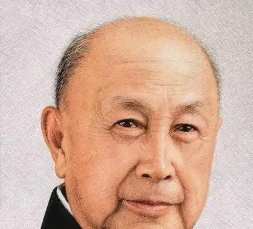 1955年，44岁的钱学森，带全家回国。船到夏威夷时，有位满头银发的老太太，指着