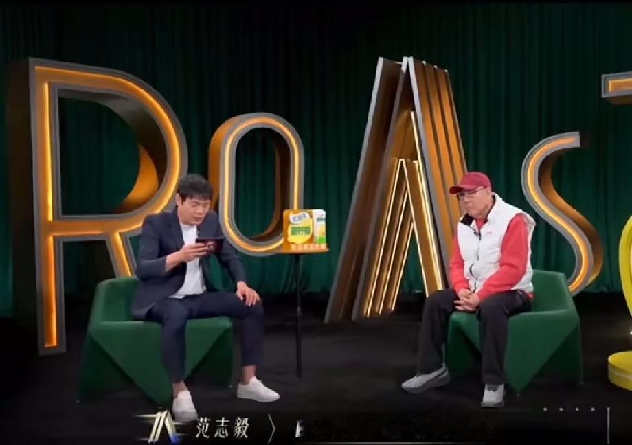 《大导归来》评分3.2，李成儒不服气。

范志毅采访他：“自己导演的电影《大导归