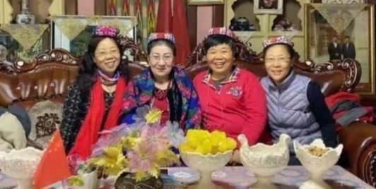 中国唯一活着的末代王妃，在新疆住4万㎡王府，30元就能和她合照，这是不是商家搞出