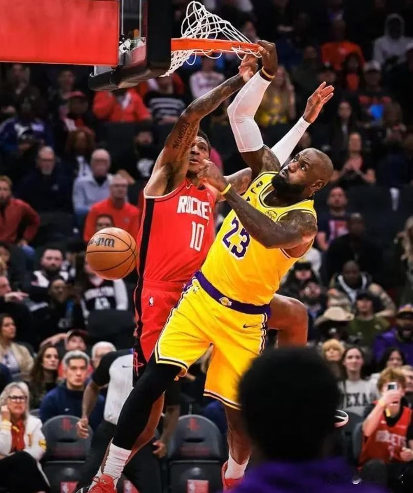 詹姆斯甘心当老三，脏活累活我来给你们扫清，放弃老大位置，放弃老二位置！
上一场赢