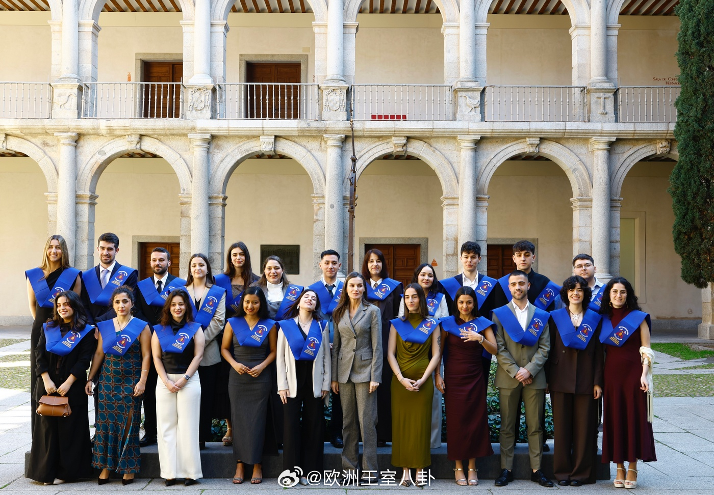 3.12 西班牙王后莱蒂齐亚出席马德里阿尔卡拉大学国际报道继续教育硕士项目的结业