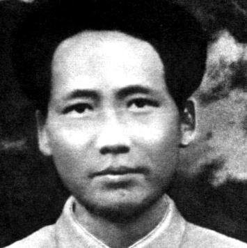 1916年，青年毛泽东曾有过一段当乞丐的经历。这期间，他遇到一个自称会看相的老板